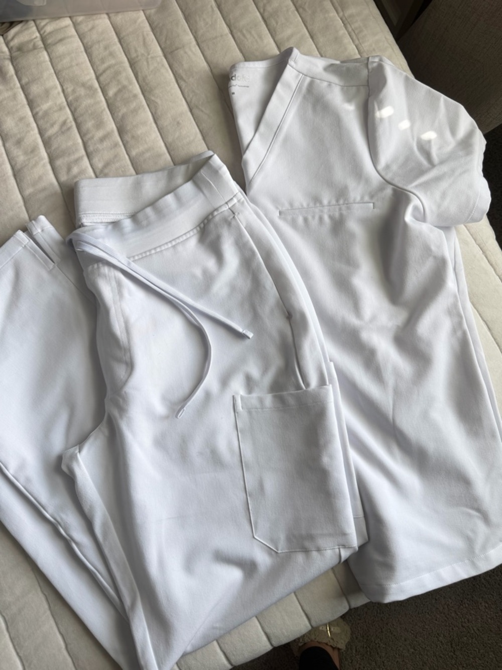 Mandala White Nursing Scubs